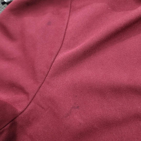 FIGS Scrubs Casma Three-Pocket Top V- Neck Burgundy  Technical Collection L - Picture 8 of 9